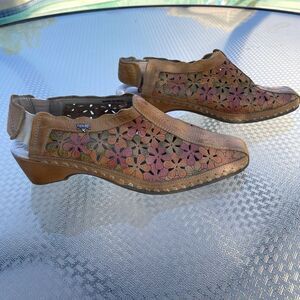 Pikolinos Size 38 / 7.5 - 8 Brown Leather Slingback Laser Cut Sandals Florwers